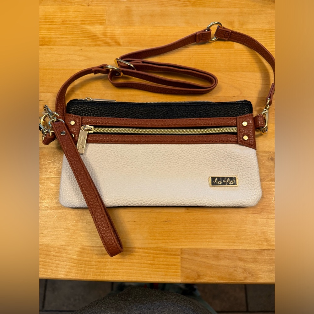 Itzy ritzy clutch